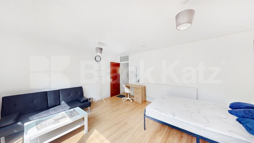 			3 Bedroom, 1 bath, 1 reception Flat			 Plender Street, Camden